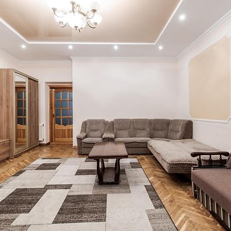 Akademika Hnatyuka Apartment Львов Экстерьер фото